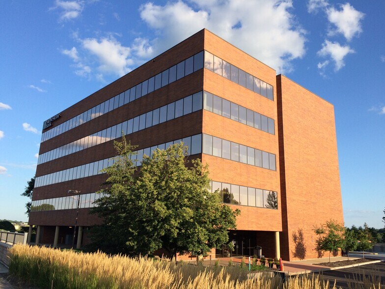 More Photos Of 6640 Shady Oak Rd, Eden Prairie Office For Lease