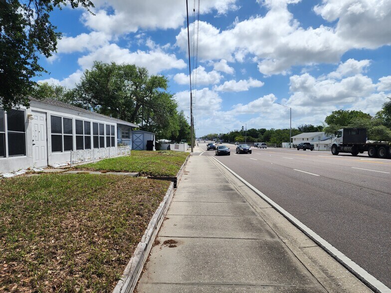 More Photos Of 2455 Bee Ridge Rd, Sarasota Office For Sale