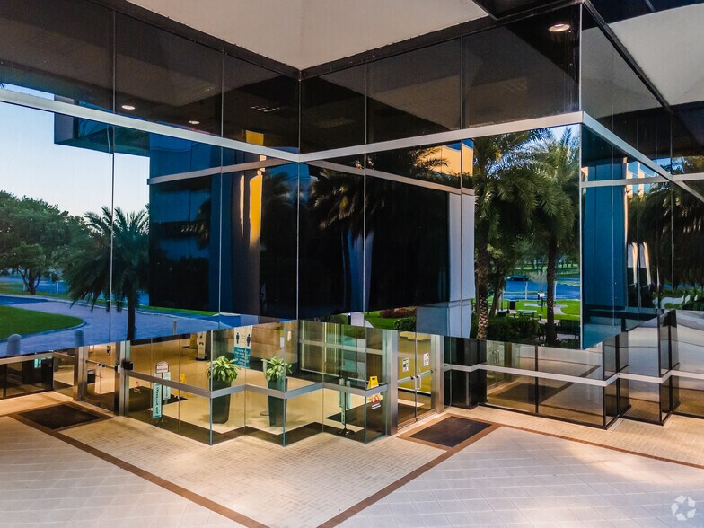 More Photos Of 3400 Lakeside Dr, Miramar Office For Lease