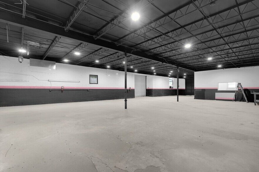 More Photos Of 4725 E 10th Ave, Hialeah Service For Lease