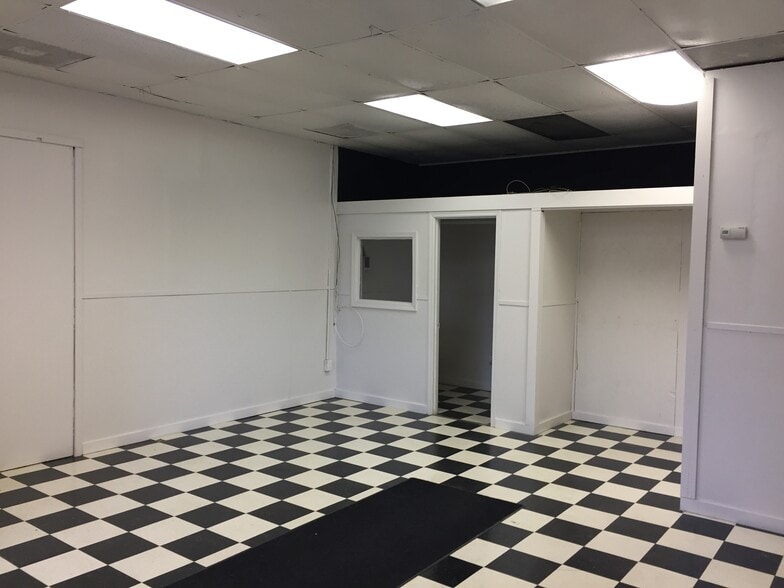 More Photos Of 309 Main St, Garden City Unknown For Lease