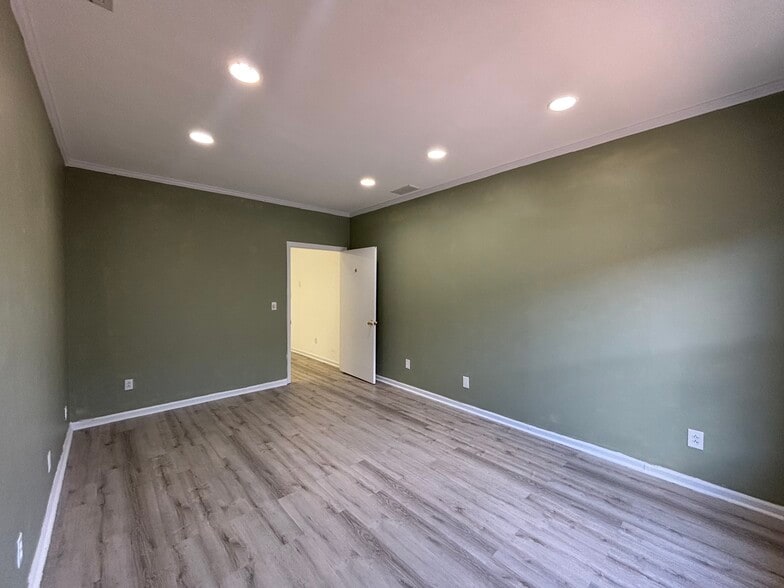 More Photos Of 1365 Westgate Center Dr, Winston-Salem Office For Sale