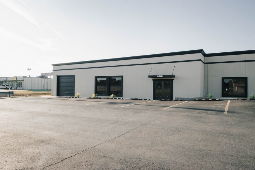 More Photos Of 8532-8548 E 41st St, Tulsa Freestanding For Lease