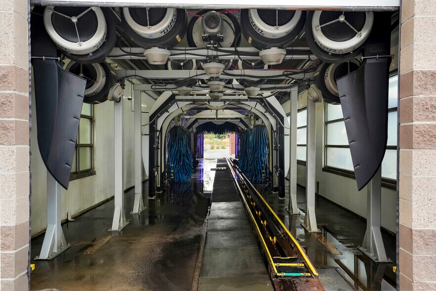 More Photos Of 5384 S Parker Rd, Aurora Carwash For Sale