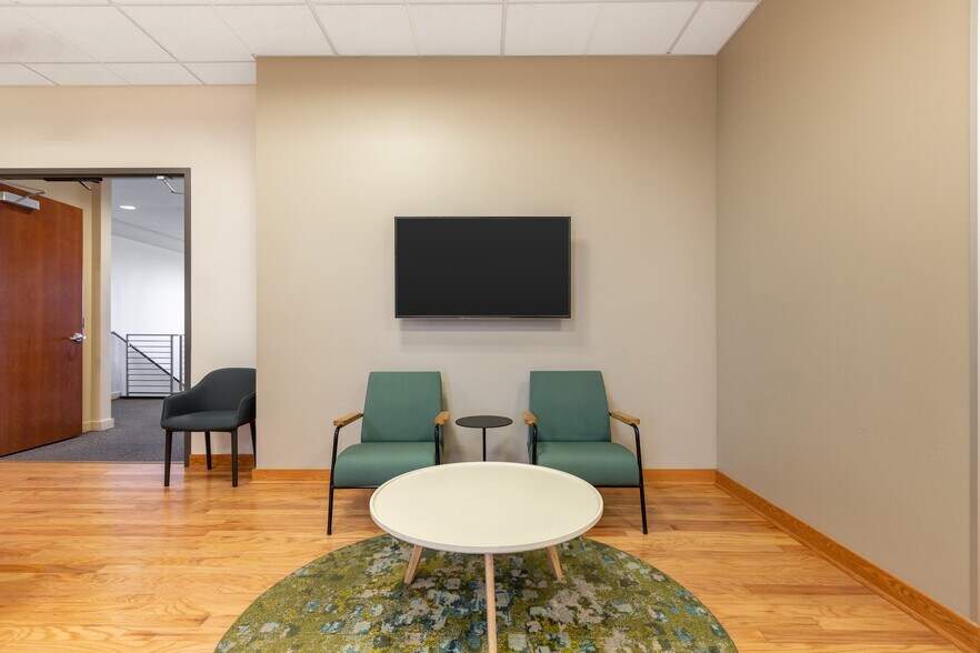 More Photos Of 9245 Laguna Springs Dr, Elk Grove Coworking Space