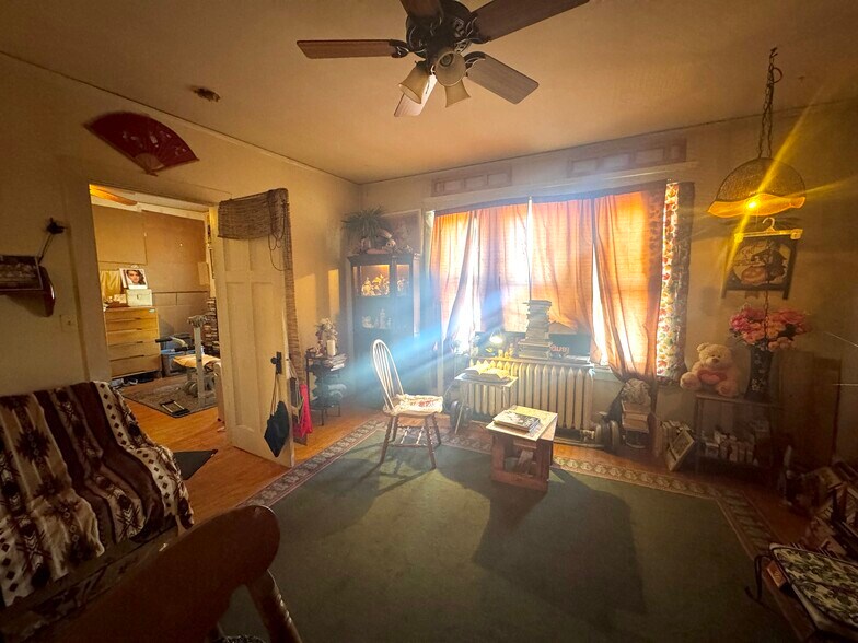 More Photos Of 3213 Washington Ave, Racine Storefront Retail Residential For Sale