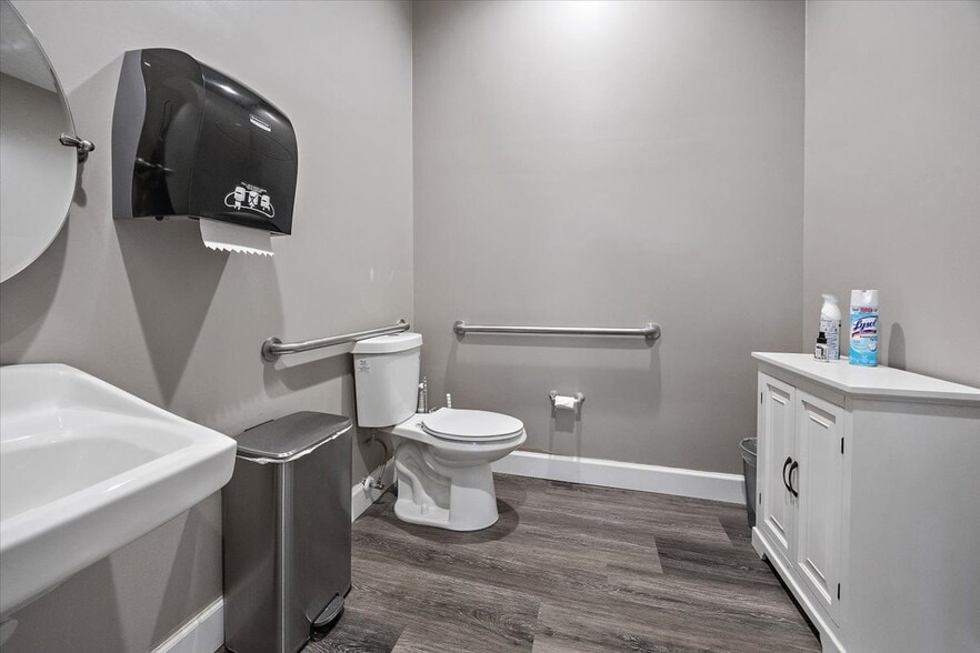 More Photos Of 9521 Shellie Rd, Jacksonville Medical For Sale