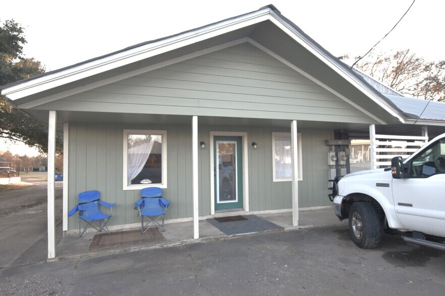 More Photos Of 767 W Main St, Bellville General Retail For Sale