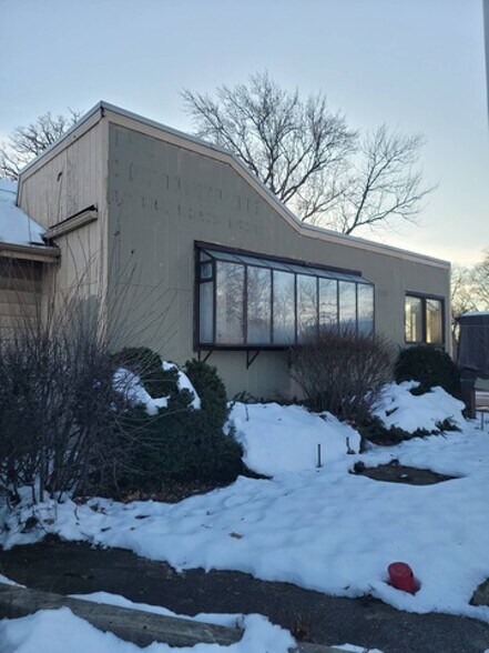 More Photos Of 1815 Dundee Rd, Northbrook Storefront Retail Office For Sale