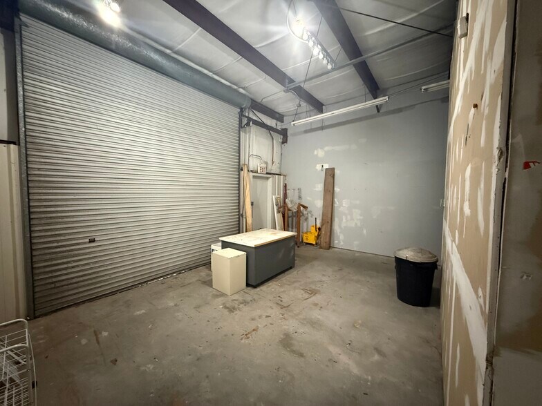 More Photos Of 215 W Donegan Ave, Kissimmee Industrial For Lease