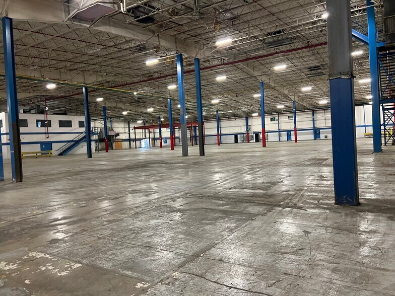 More Photos Of 1615 W McDonald St, Hartford City Warehouse For Sale