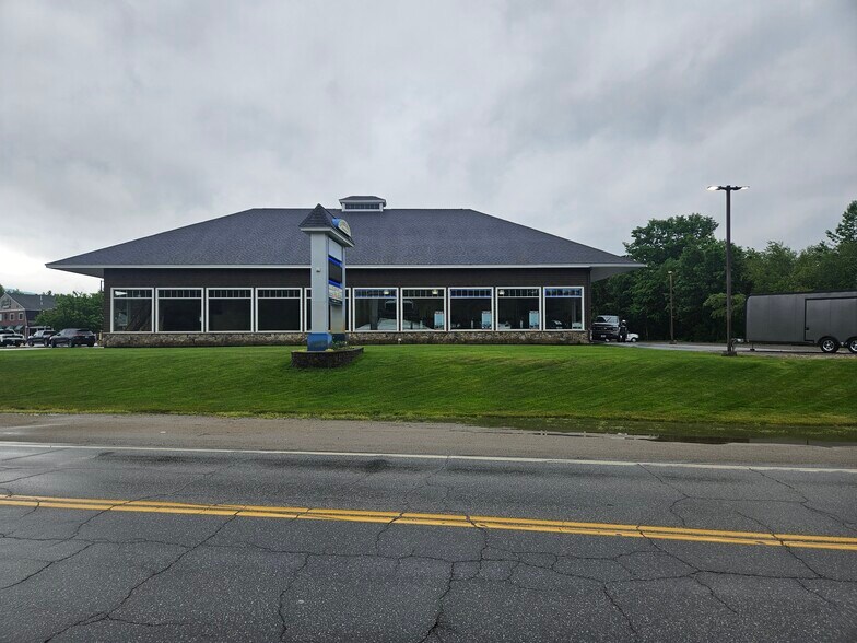 More Photos Of 28 Weirs Rd, Gilford Storefront Retail Office For Lease