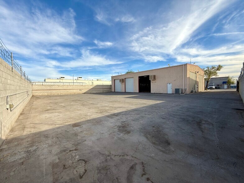 More Photos Of 1280 Rockpebble Ave, North Las Vegas Light Manufacturing For Lease
