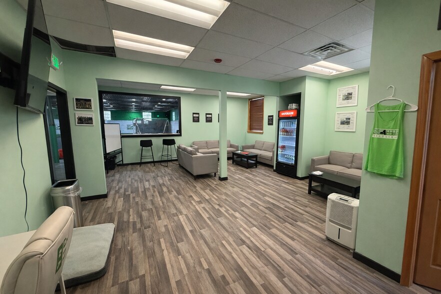 More Photos Of 1018 Cadillac St, Syracuse Light Manufacturing For Lease