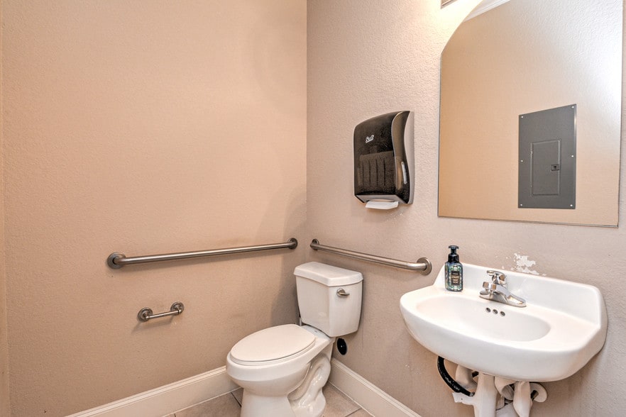 More Photos Of 1828 Snake River Rd, Katy Medical For Sale