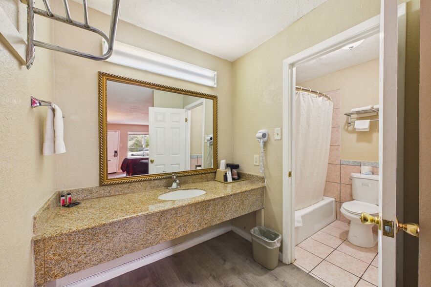 More Photos Of 26154 US Highway 70, Ruidoso Downs Hotel For Sale