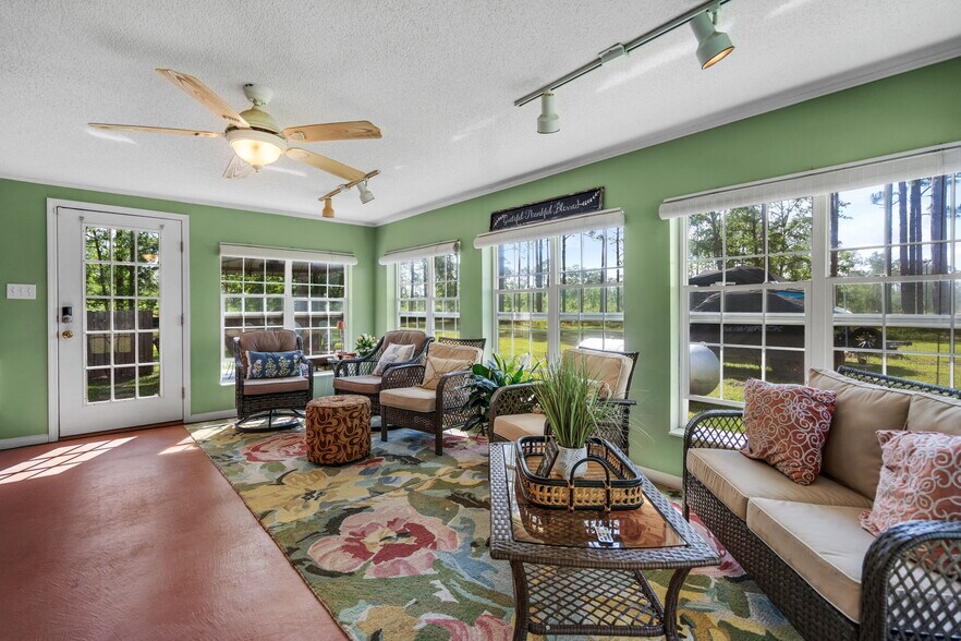 More Photos Of 695 Blue Jay Rd, Rincon General Retail For Sale