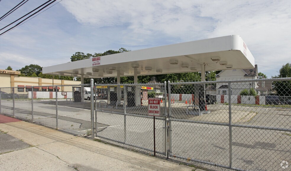 Primary Photo Of 3914 Sunrise Hwy, Seaford General Retail For Lease