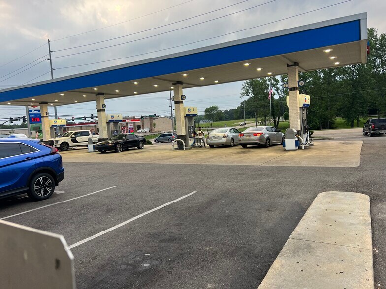 More Photos Of 2841 Cliff Gookin Blvd, Tupelo Service Station For Sale