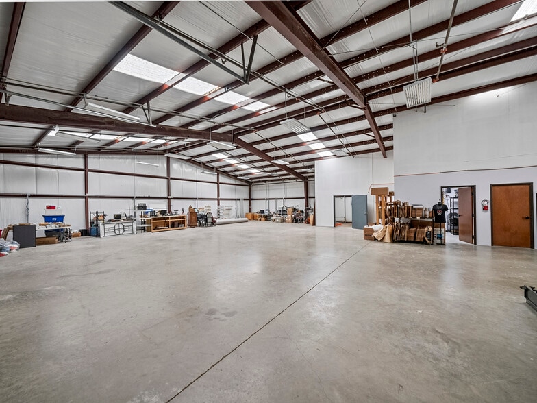 More Photos Of 10 Regency Dr, Wylie Light Distribution For Lease