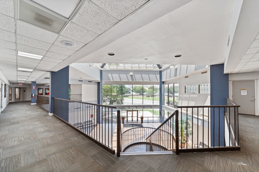 More Photos Of 2020 Babcock Rd, San Antonio Medical For Lease