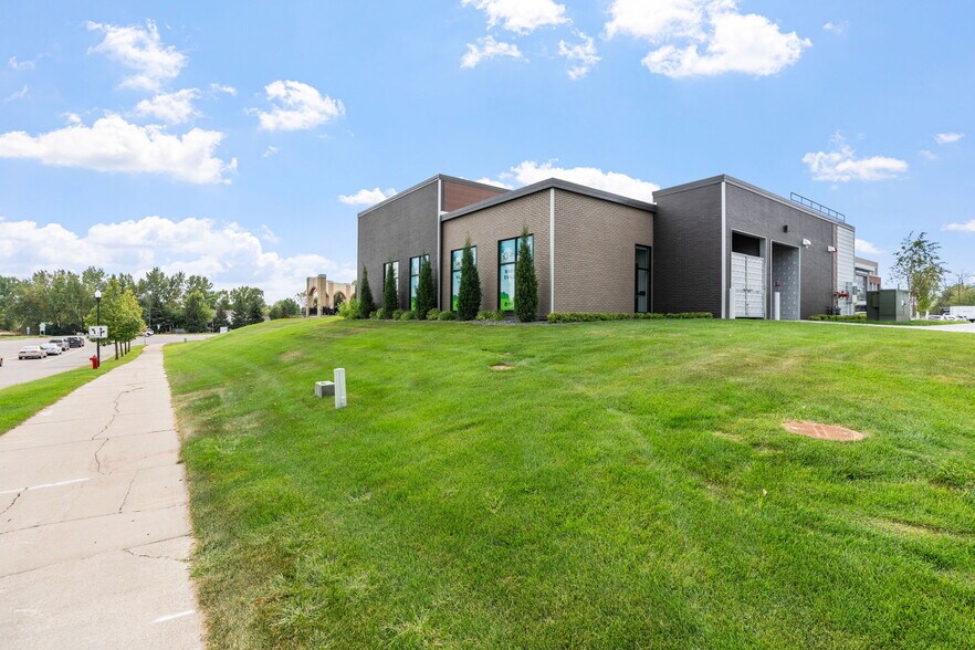 More Photos Of 18389 Orchard Trl, Lakeville Medical For Lease