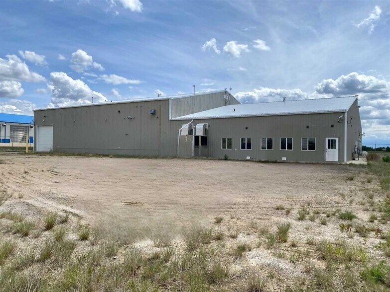 More Photos Of 5508 Guardian Street Macklin SK S0L 2C0, Macklin Warehouse For Sale