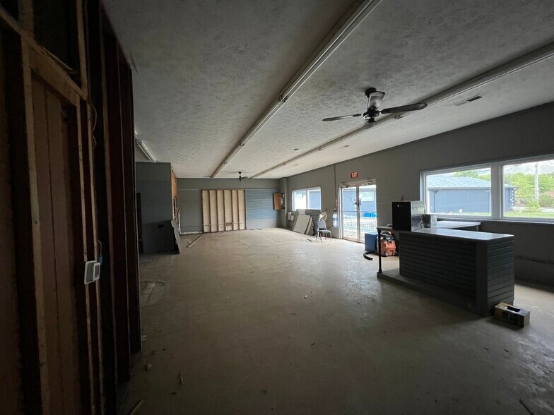 More Photos Of 805 Ohio Pike, Cincinnati Storefront Retail Office For Sale