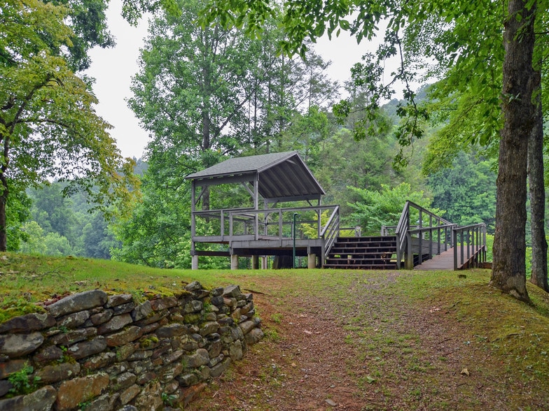 More Photos Of 9400 US-19 W, Bryson City Hotel For Sale