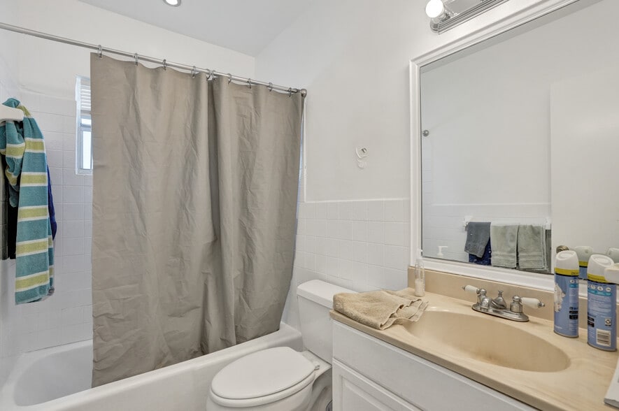 More Photos Of 5706-5708 Lincoln St, Hollywood Multifamily For Sale