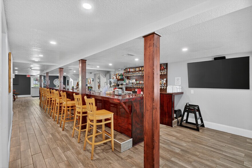 More Photos Of 765 3rd Ave, Welaka Restaurant For Sale