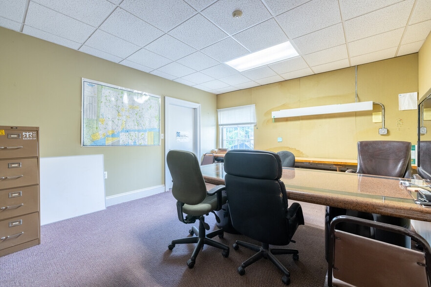 More Photos Of 141 Grove St, Meriden Manufacturing For Lease