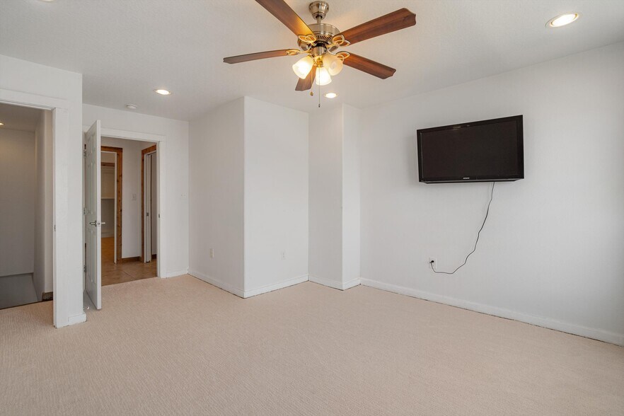 More Photos Of 804 Bay Ave, Kemah Specialty For Sale