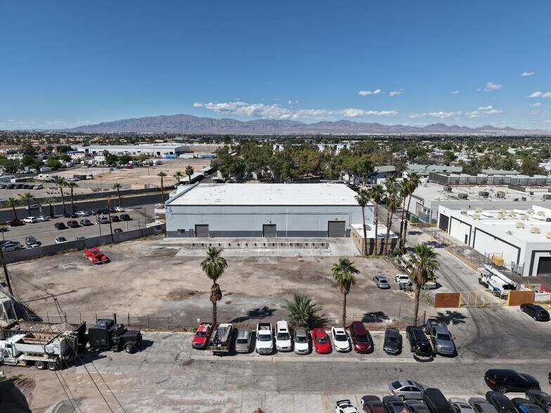 More Photos Of 3250 Palm Pky, Las Vegas Warehouse For Lease