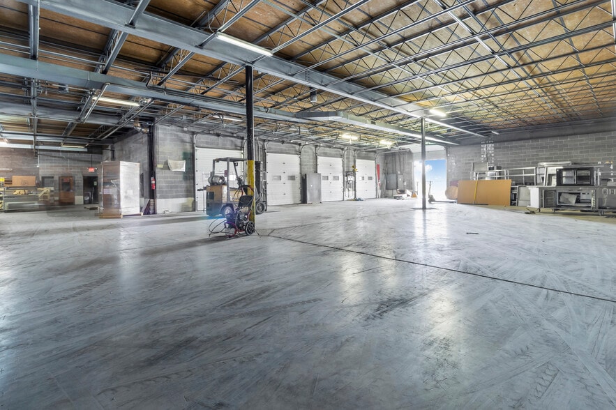 More Photos Of 2828 Tobey Dr, Indianapolis Distribution For Sale