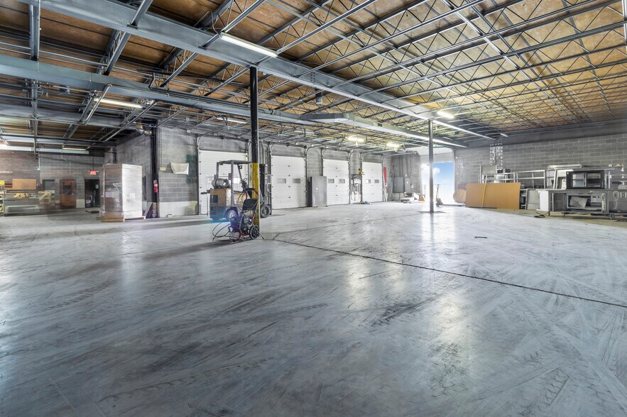 More Photos Of 2828 Tobey Dr, Indianapolis Distribution For Lease