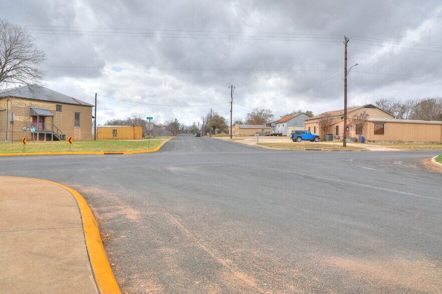 More Photos Of 432 S Lincoln St, Fredericksburg Land For Sale