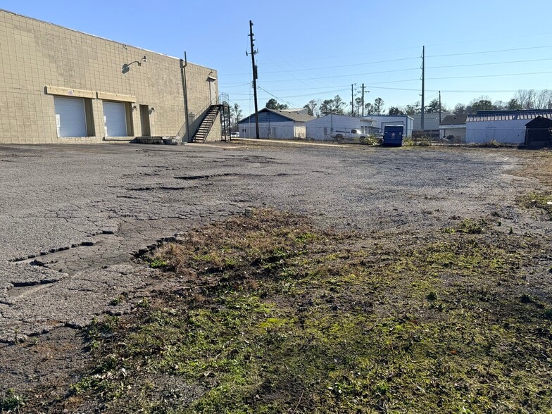 More Photos Of 106 Free Hill Rd, Hendersonville Warehouse For Lease