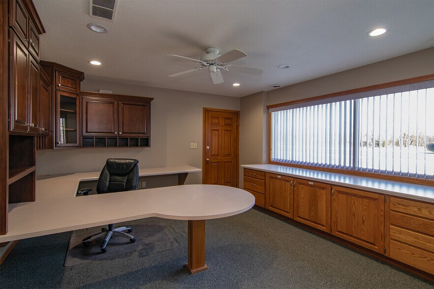 More Photos Of 901 Service Rd, Kiel Flex For Lease