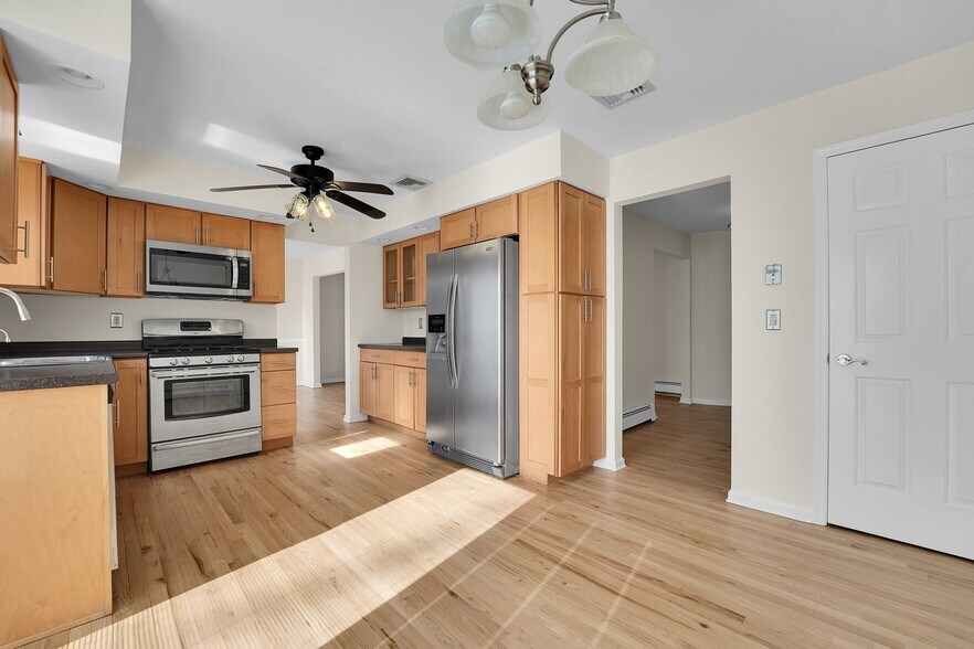 More Photos Of 1 Shadetree Pl, Long Valley Healthcare For Sale