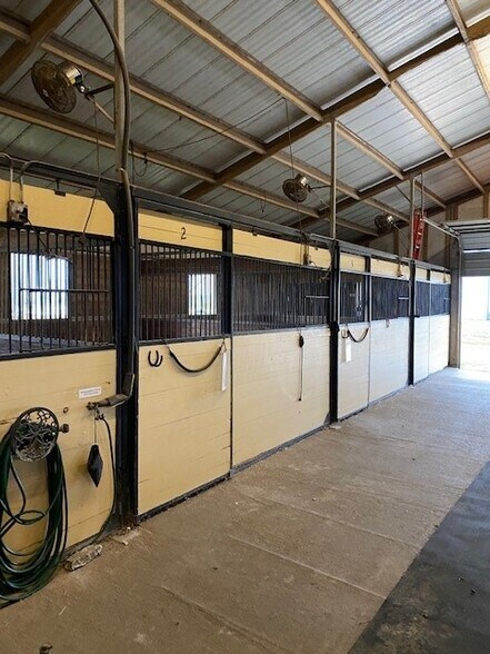More Photos Of 707 Woods Rd, Brookshire Warehouse For Sale