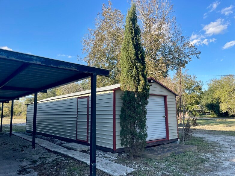 More Photos Of 1000 N 5th St, Kenedy Land For Sale