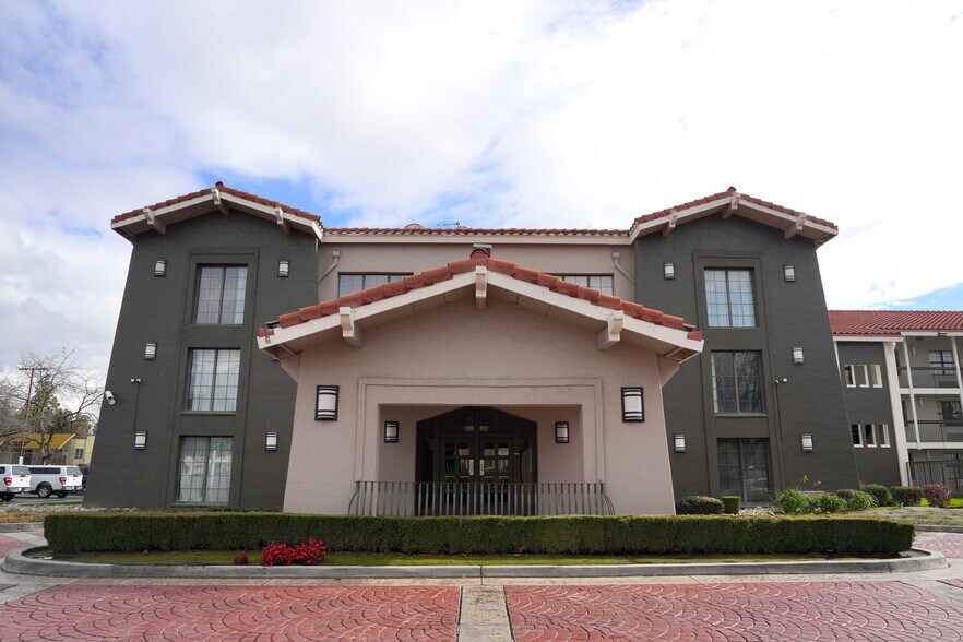 More Photos Of 2926 Tulare St, Fresno Hotel For Sale