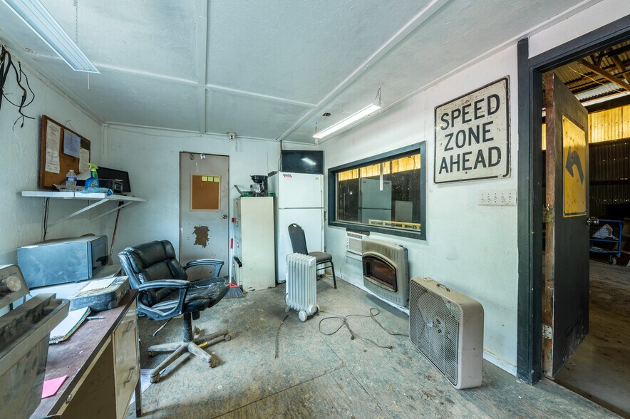More Photos Of 708 Hawk hwy, Lost Creek Warehouse For Sale