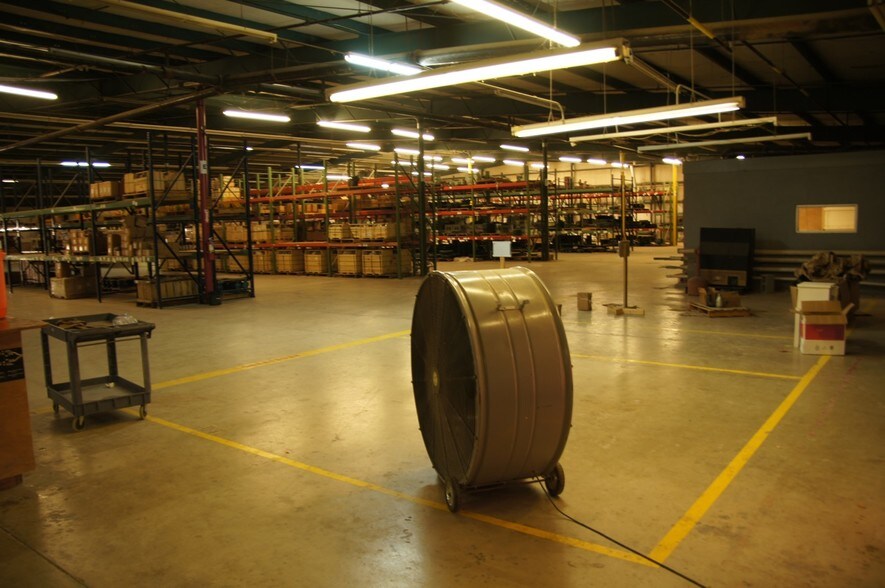 More Photos Of 1301 East Ave, Carrizo Springs Warehouse For Lease