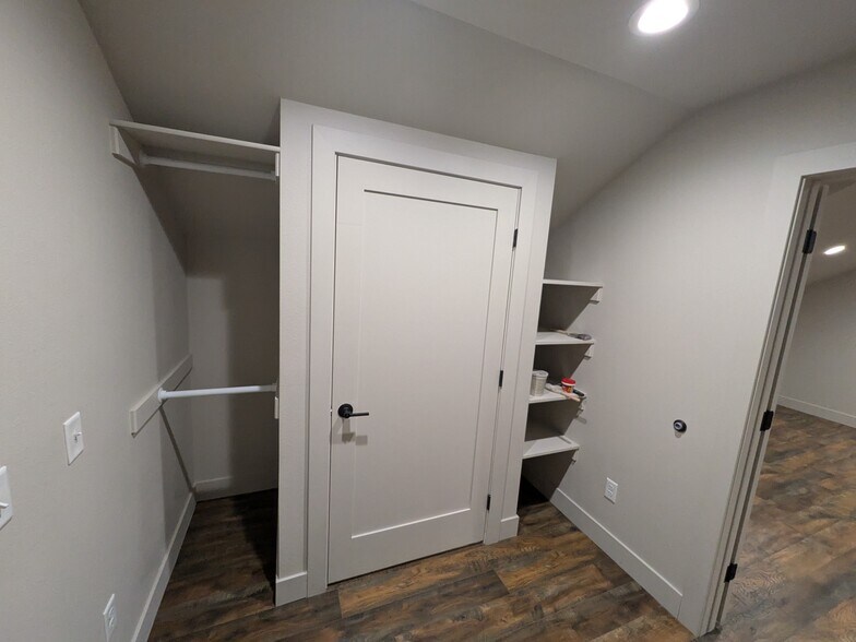 More Photos Of 6891 Grand Ave, Billings Service For Lease