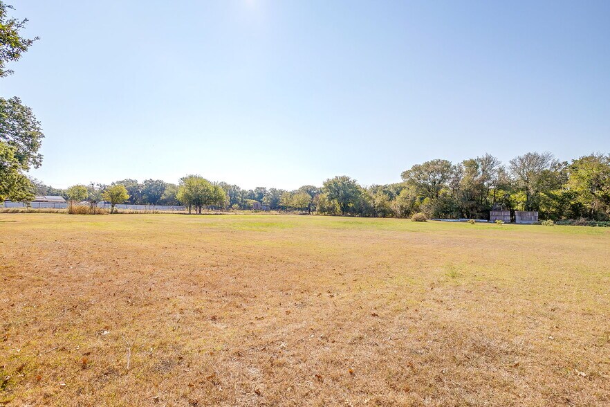 More Photos Of 3550 N Main St, Cleburne Industrial For Sale