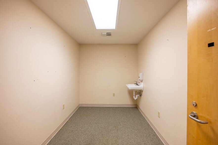 More Photos Of 811 Georgiana St, Port Angeles Medical For Sale