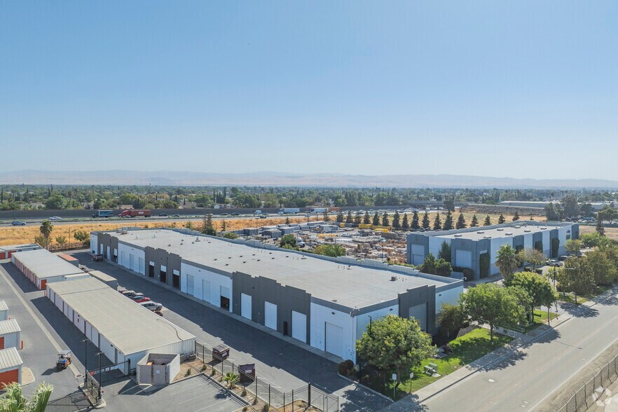 More Photos Of 280 E Larch Rd, Tracy Warehouse For Lease