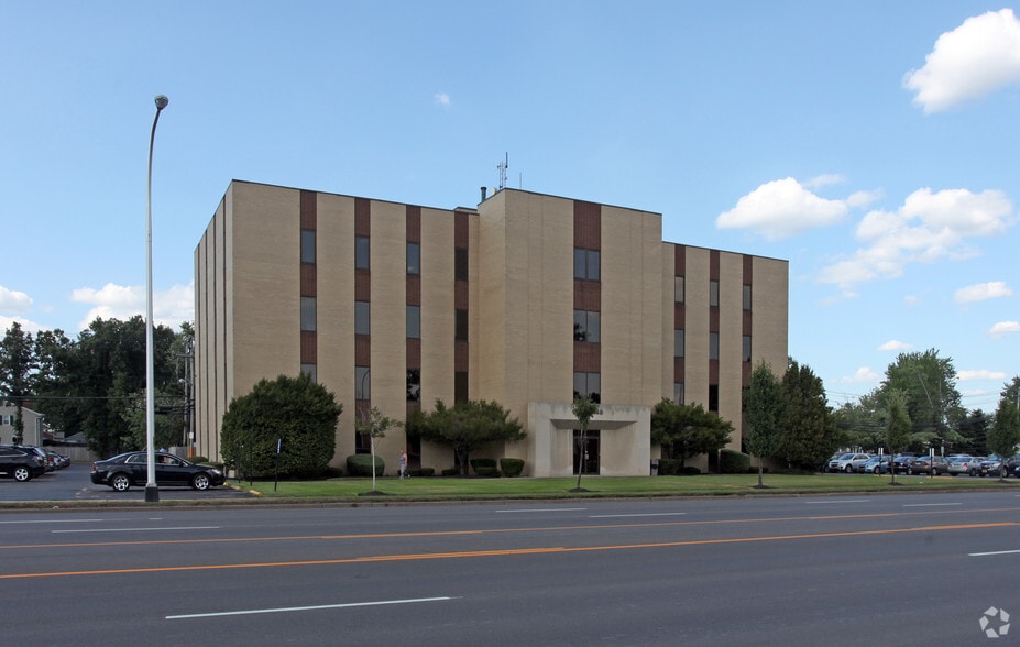 Primary Photo Of 2440 Sheridan Dr, Tonawanda Office For Lease